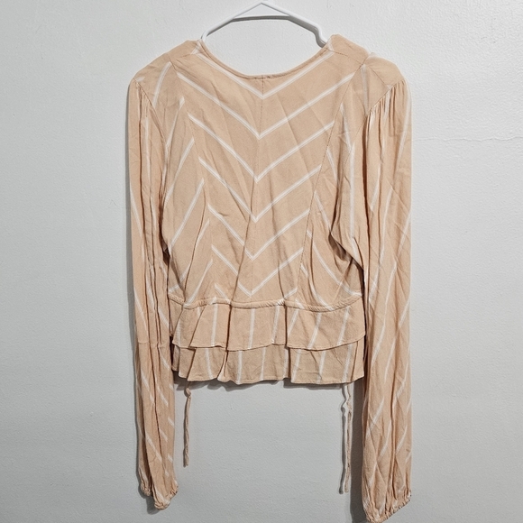 Free People Long Sleeve Petal Combo Peach Ruffle Top (Samifran). Size M. - Picture 4 of 9